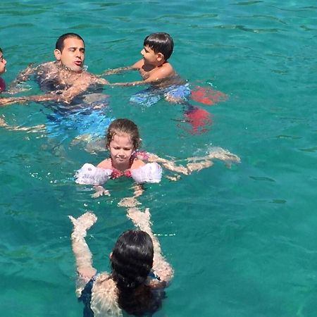 Ayshe Hotel Foça Esterno foto