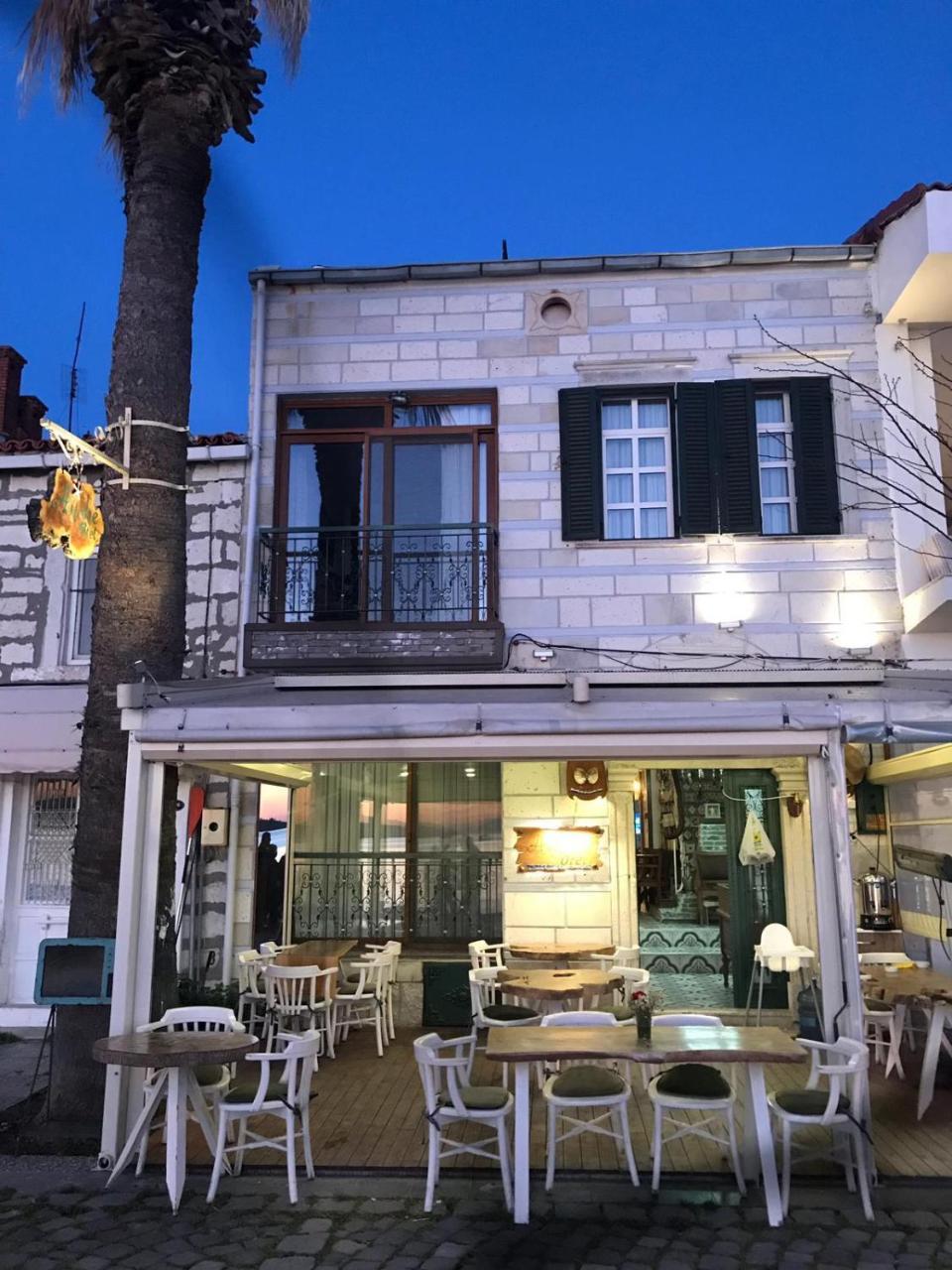 Ayshe Hotel Foça Esterno foto