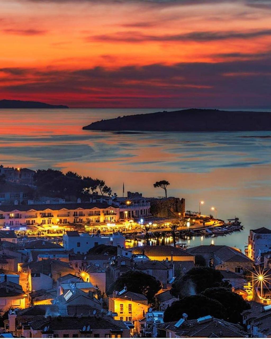 Ayshe Hotel Foça Esterno foto