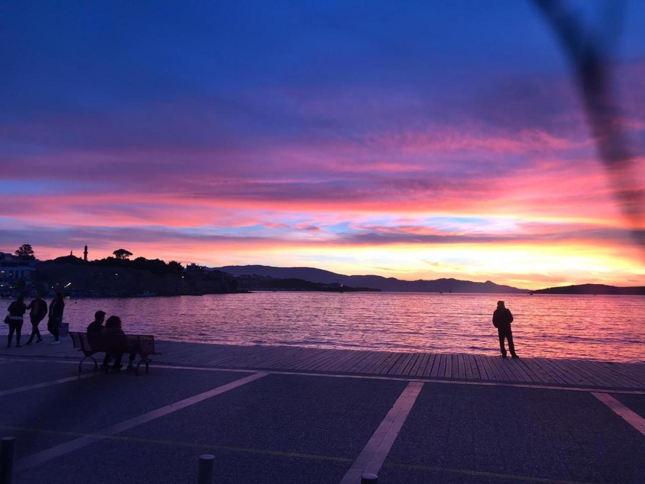 Ayshe Hotel Foça Esterno foto