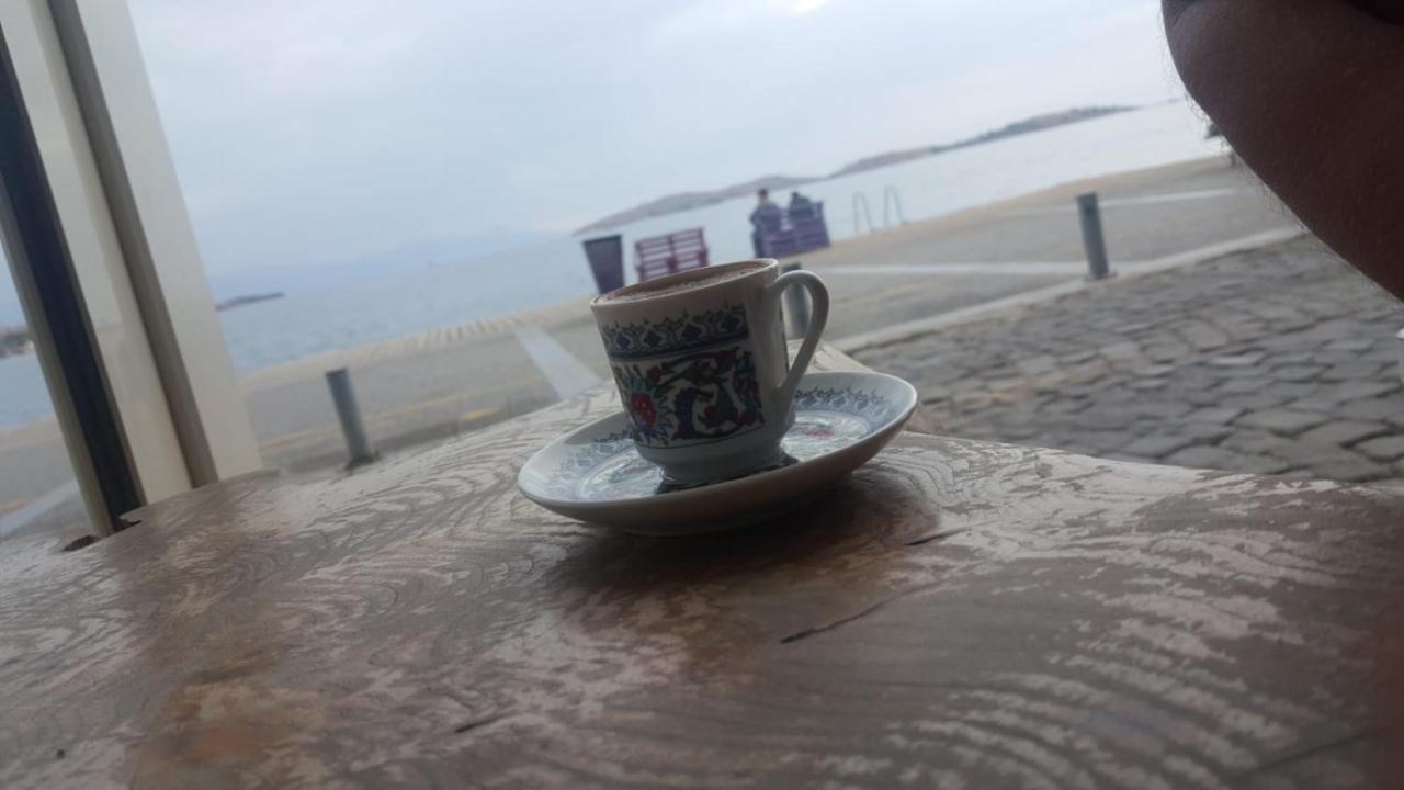 Ayshe Hotel Foça Esterno foto