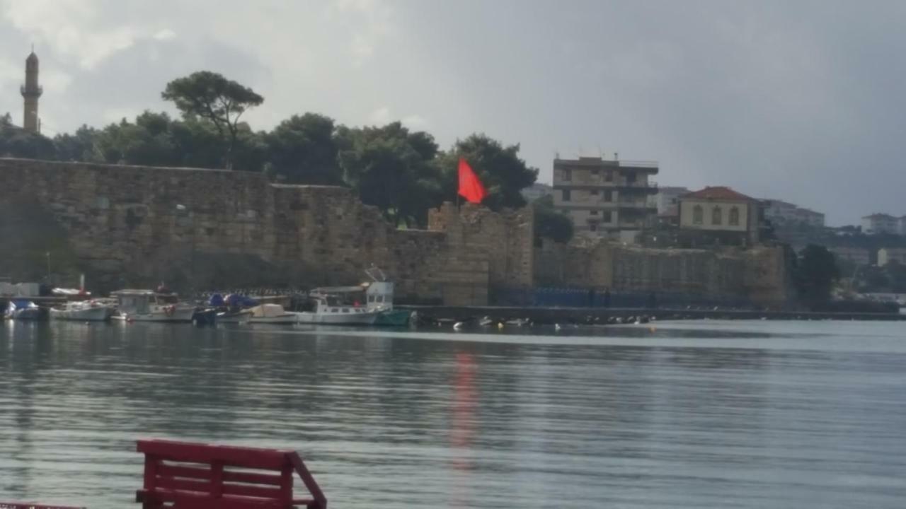 Ayshe Hotel Foça Esterno foto