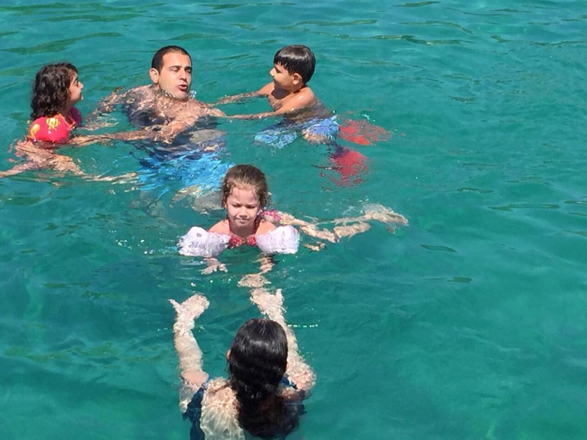 Ayshe Hotel Foça Esterno foto