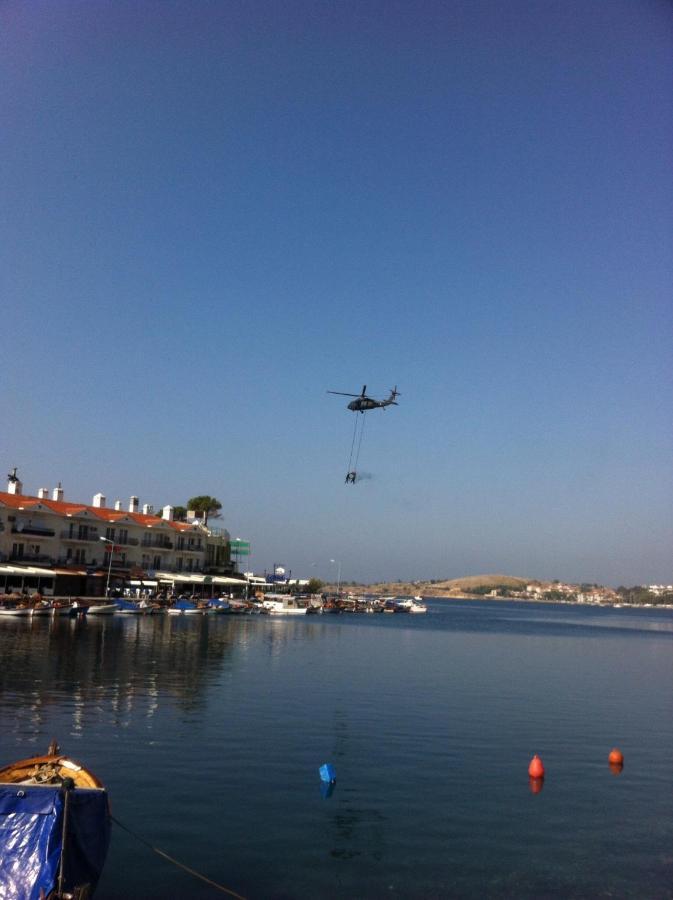 Ayshe Hotel Foça Esterno foto
